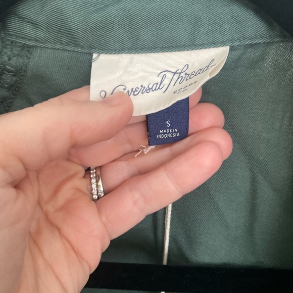 Universal threads overshirt - Picture 2 of 2